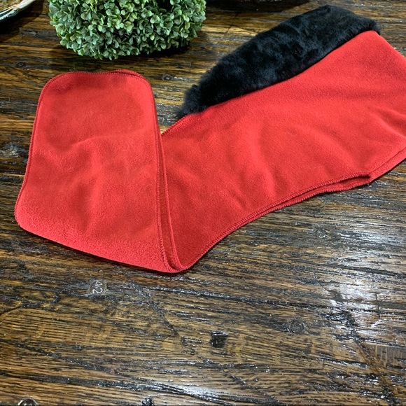 Orvis brand black faux fur hood hoodie warm red neck wrap scarf combo. Unusual - Picture 8 of 8